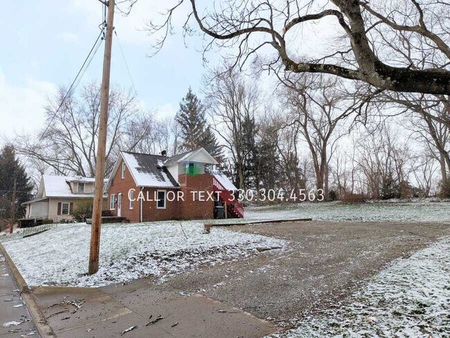 Building Photo - 133 Catherine St