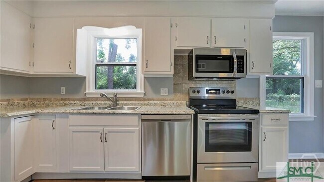 Building Photo - 2255 E 62nd St