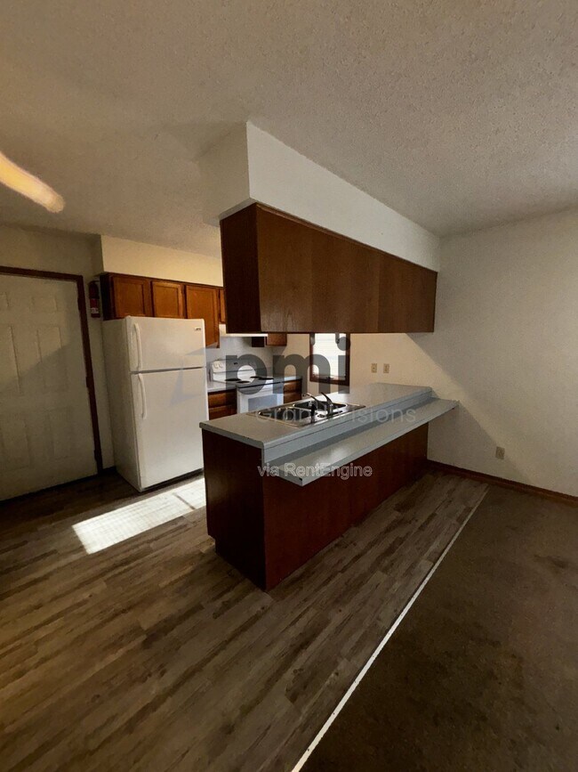 Building Photo - 1103 6th St