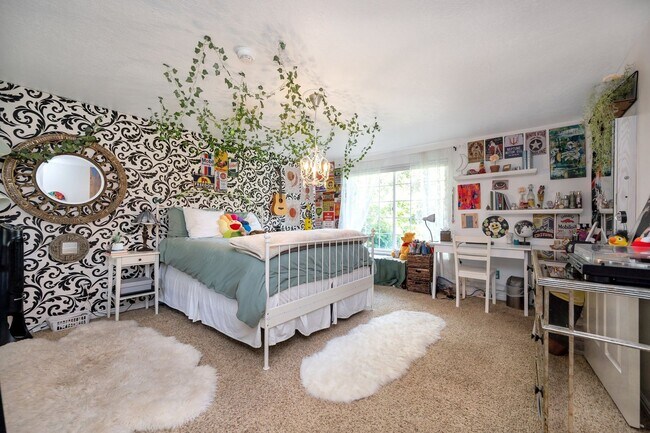 Building Photo - Immaculate Home for rent in gated cul-de-sac!