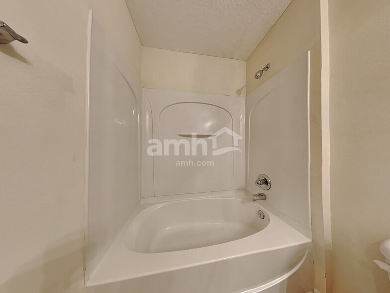 Building Photo - 9630 Mayville Dr E