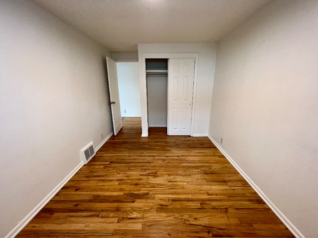 Building Photo - Nice two bedroom duplex!