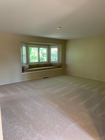 Building Photo - 1819 Yolanda Cir