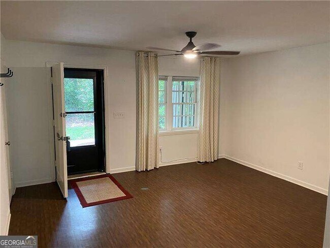 Building Photo - 3095 Colonial Way