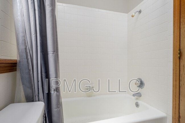 Building Photo - 384 Explorer Ct