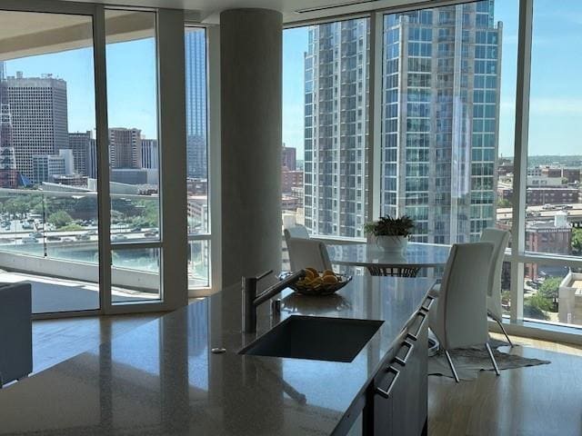 Building Photo - 2408 Victory Park Ln