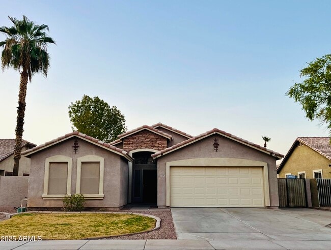 Primary Photo - 734 E Iris Dr