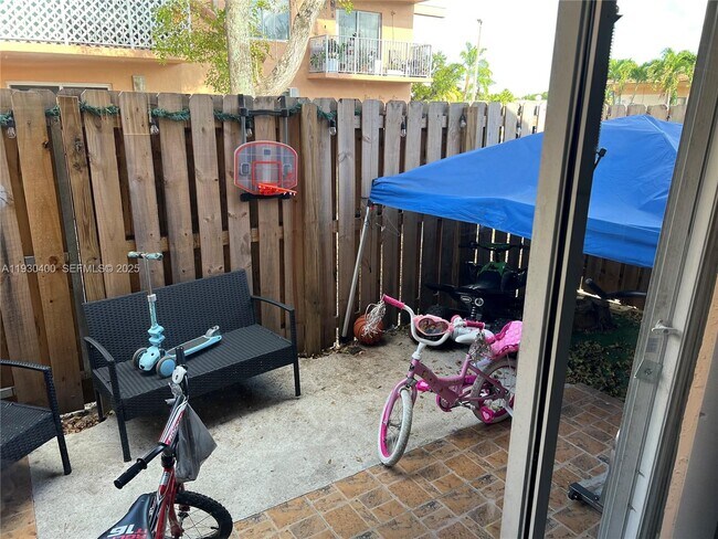 Building Photo - 14911 SW 80th St