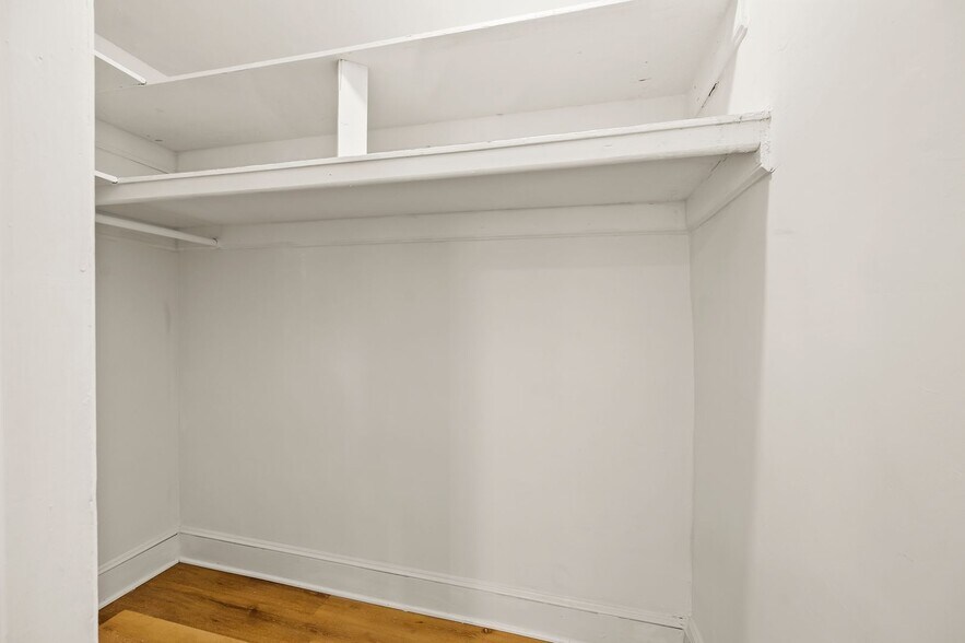 Building Photo - 209 N Spring St