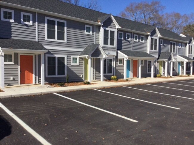 Building Photo - 203 N. Dillard Unit E-Blackstone-Ft Barfoo...