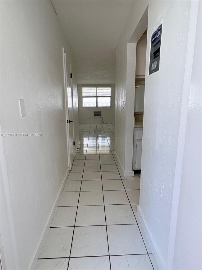 Building Photo - 505 NE 30th St