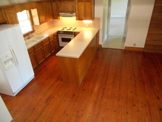 Building Photo - Lake Front 2-Bedroom Home on Beautiful Lake Wylie with a Dock and Boat Lift