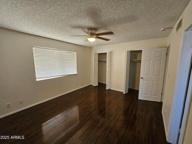 Building Photo - 513 N Apache Dr