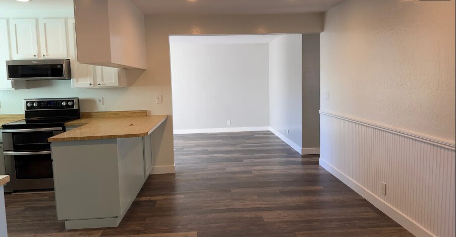 Building Photo - 3293 Roland Dr