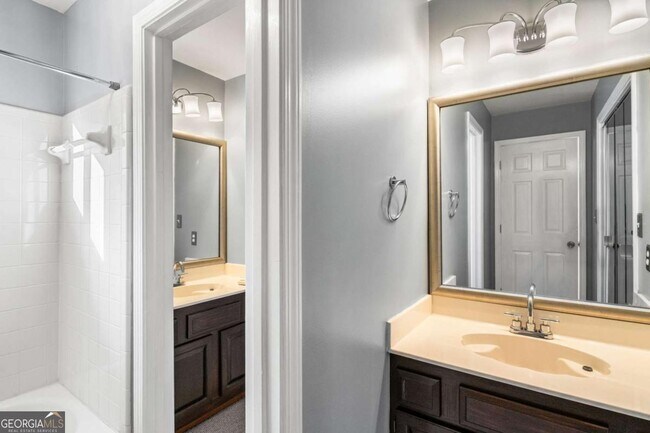 Building Photo - 529 Eastland Dr