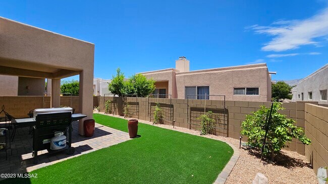 Building Photo - 7367 E Cll Hospedero