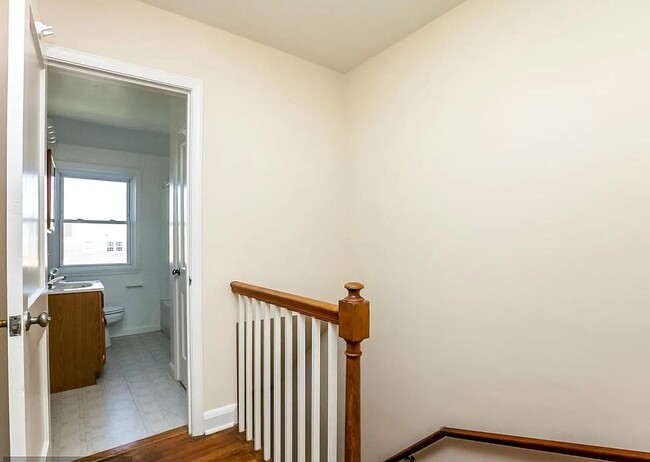 Building Photo - Charming 3-Bedroom Brick Townhome in Parkv...