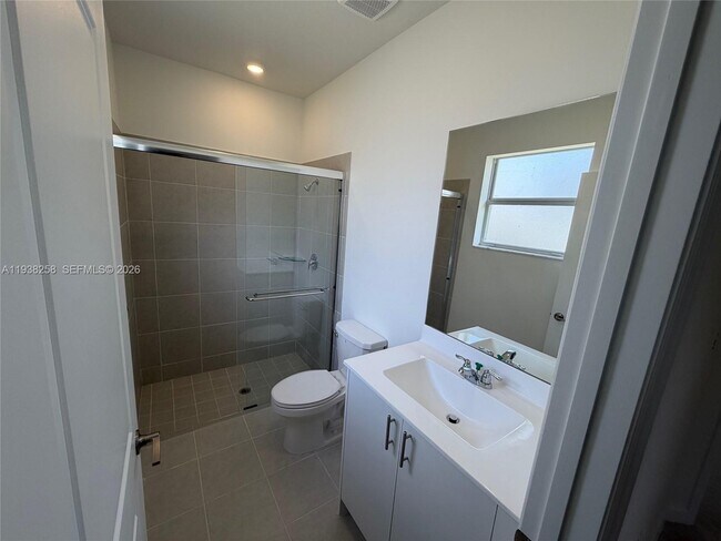 Building Photo - 2256 SE 30th St