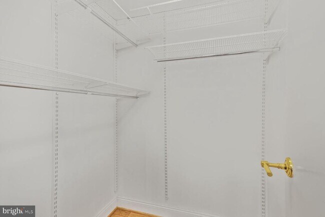Building Photo - 1530 Key Blvd