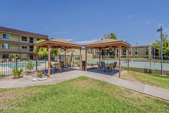 Building Photo - 461 W Holmes Ave