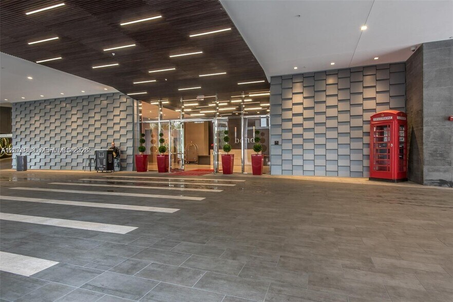 Building Photo - 1080 Brickell Ave