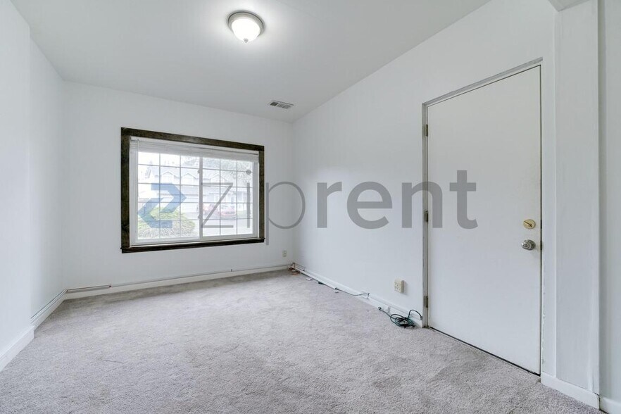 Building Photo - 3318 243rd St E