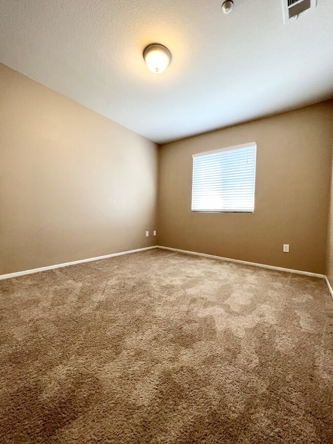 Building Photo - Spacious 2 bed 2.5 Townhouse Murrieta