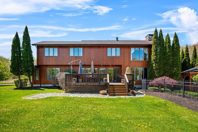 Building Photo - 2 Boyce Rd