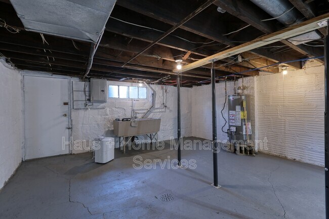 Building Photo - 68 Dewey St