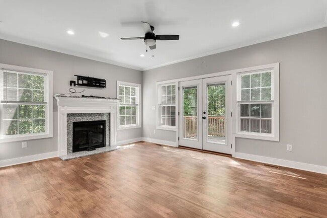 Building Photo - Beautiful Rental in The Highlands – Spacio...