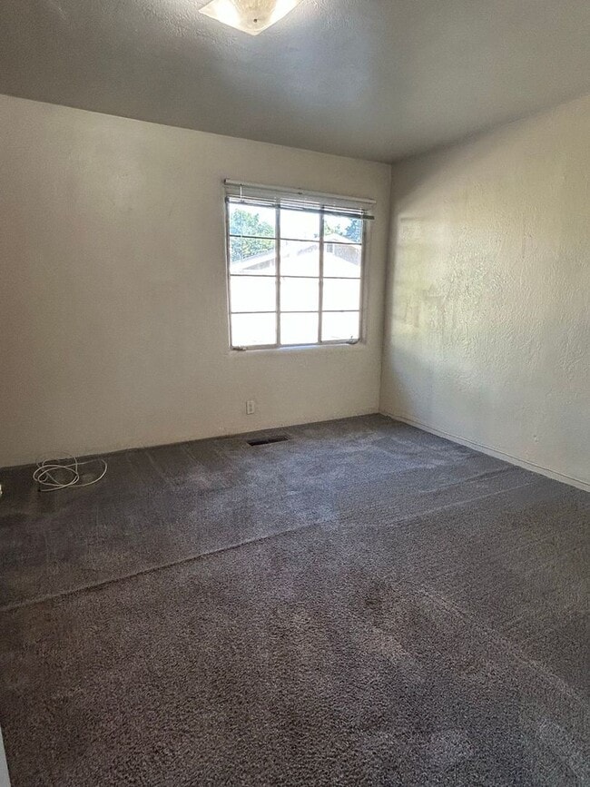 Building Photo - 1020 Warner St