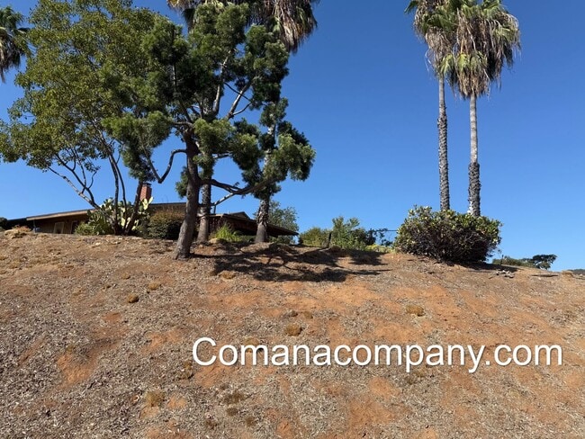 Building Photo - Gorgeous, spacious 3BR/2BA w views, yard, ...