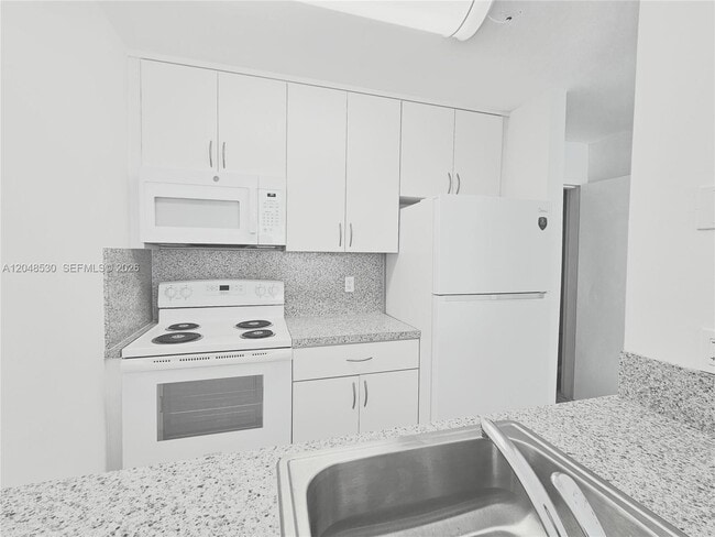 Building Photo - 1225 NE 124th St