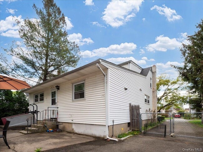 Building Photo - 16 W Maltbie Ave