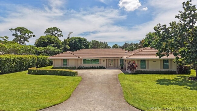 Building Photo - 408 S Country Club Dr