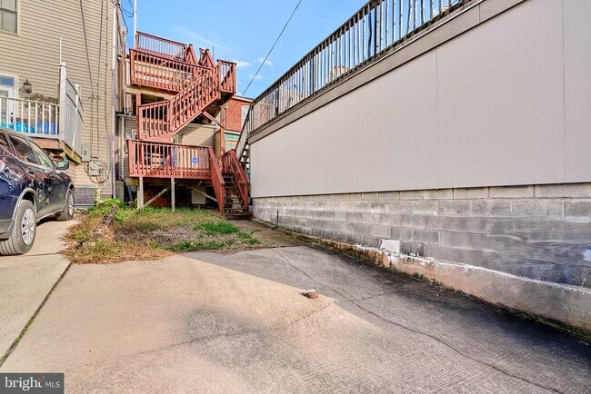 Building Photo - 1108 Baylis St