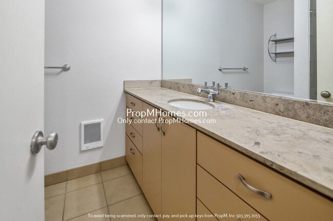 Building Photo - Cozy Two Bedroom Condo at Oswego Terraces!