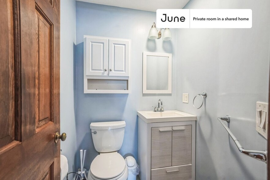 Building Photo - Room in Shared 4 bed/1.5 bath home