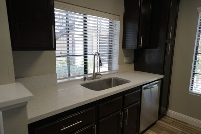 Building Photo - SHOWINGS AVAILABLE NOW