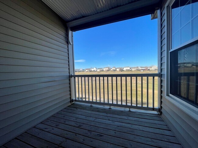 Building Photo - Town Home For Rent Bellevue!