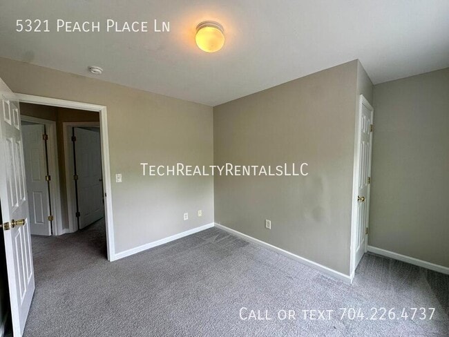 Building Photo - 5321 Peach Pl Ln