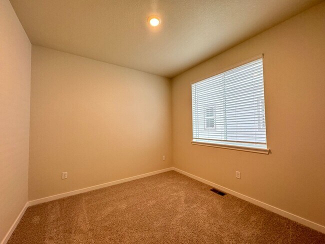 Building Photo - Brand New, Beautiful House in Timnath Lakes!