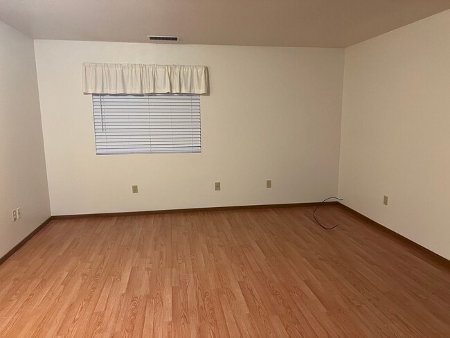 Building Photo - One Bedroom, One bath