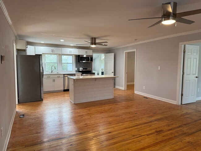 Building Photo - Renovated 3 bedroom 2 bathroom home with large yard