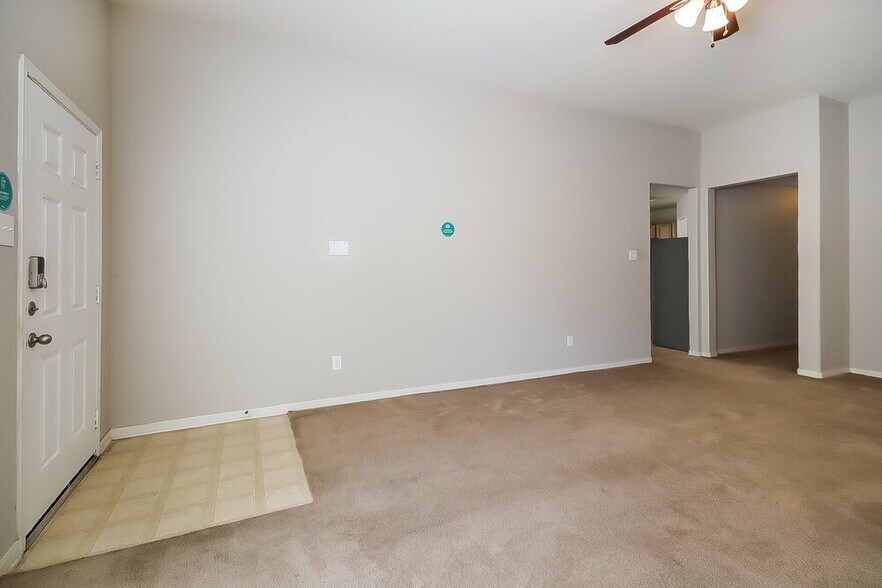 Building Photo - 18407 Knob Hill Lake Ln