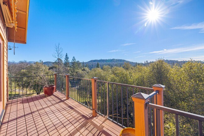 Building Photo - Amazing Apple Valley Home