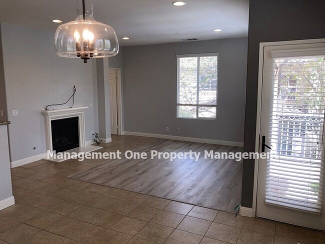 Building Photo - Beautiful Serafina Gated Community Townhome