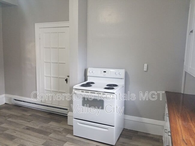 Building Photo - 205 3rd Ave SE