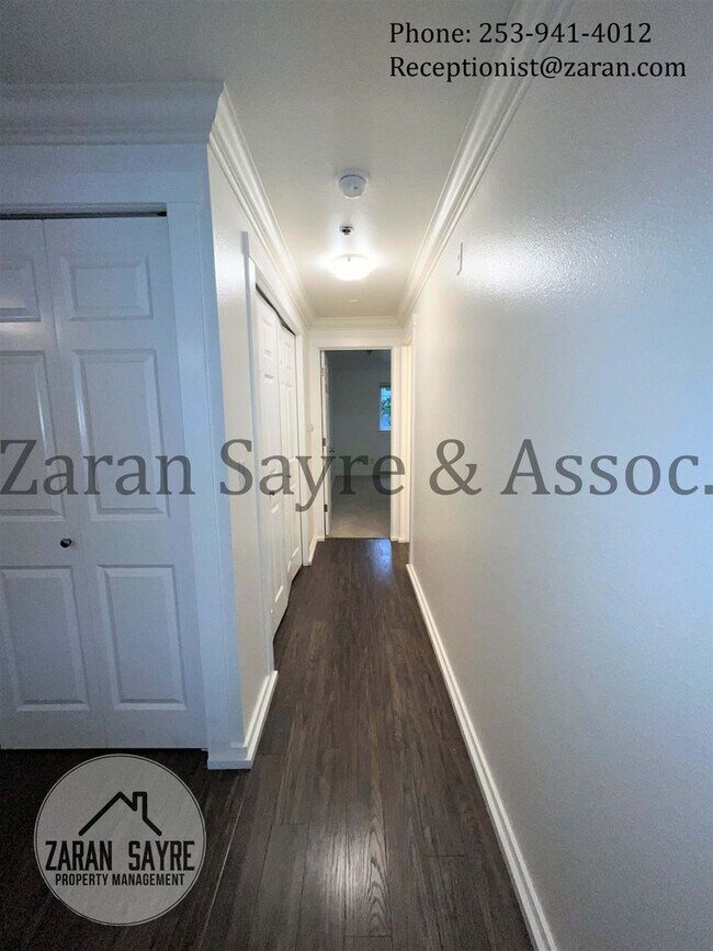 Building Photo - 039 - 2 bed, 2 bath condo minutes from Red...