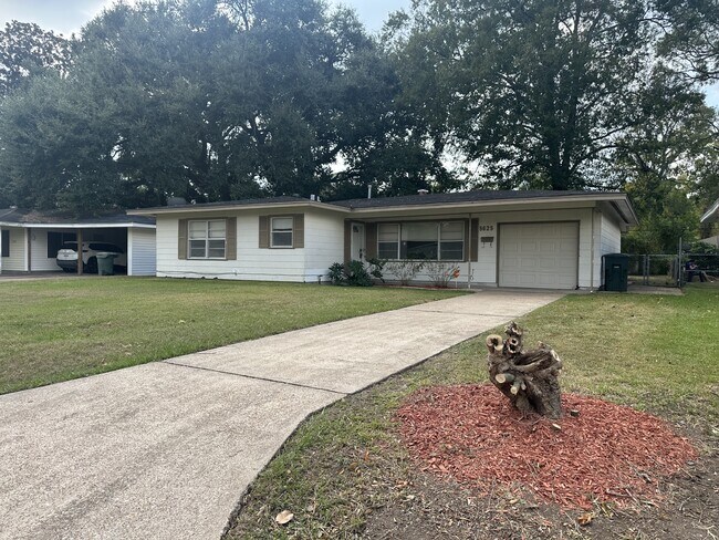 Primary Photo - 5625 Shivers Dr